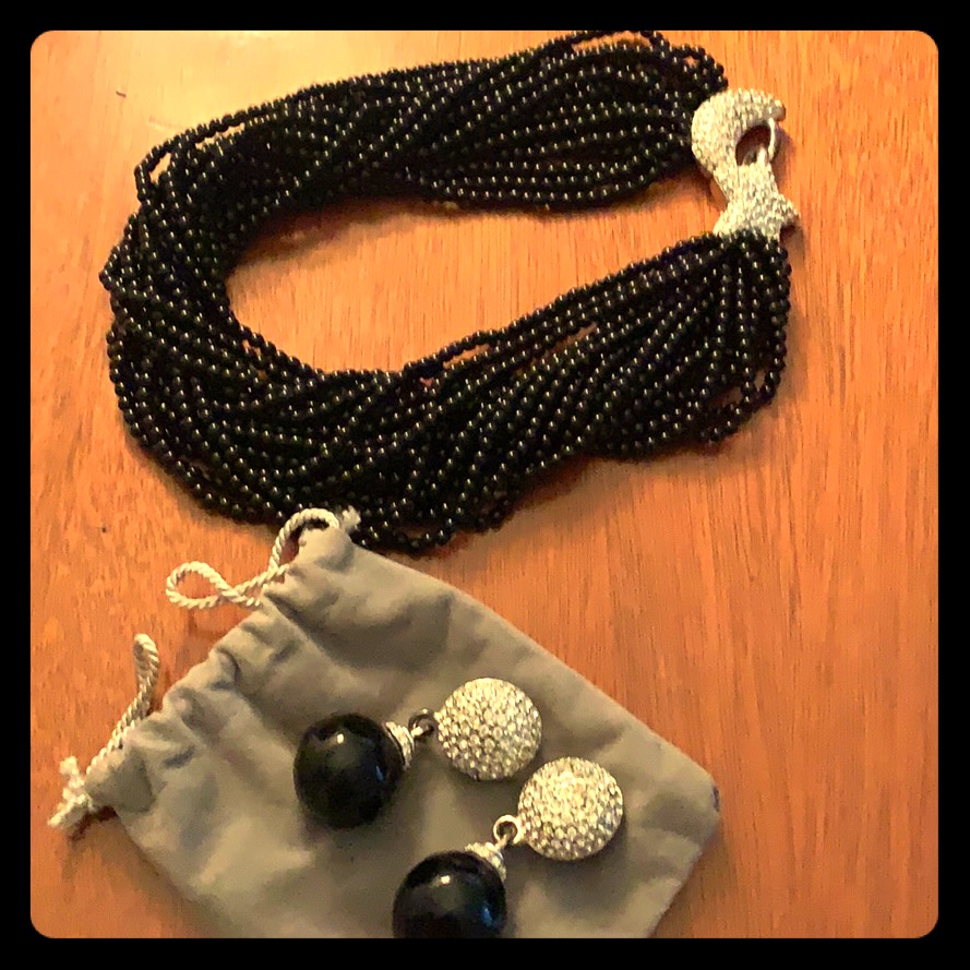 Vintage Carolee Necklace Earrings 75$